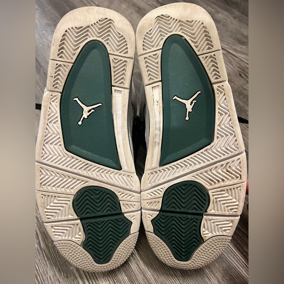 Jordan 4 Retro GS in White and Oxidized Size 7 (Big Boy) - Picture 4 of 10